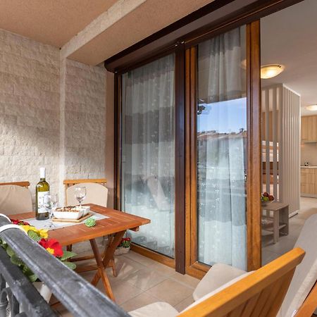 Cozy Apartment In Crikvenica With Kitchen Eksteriør billede