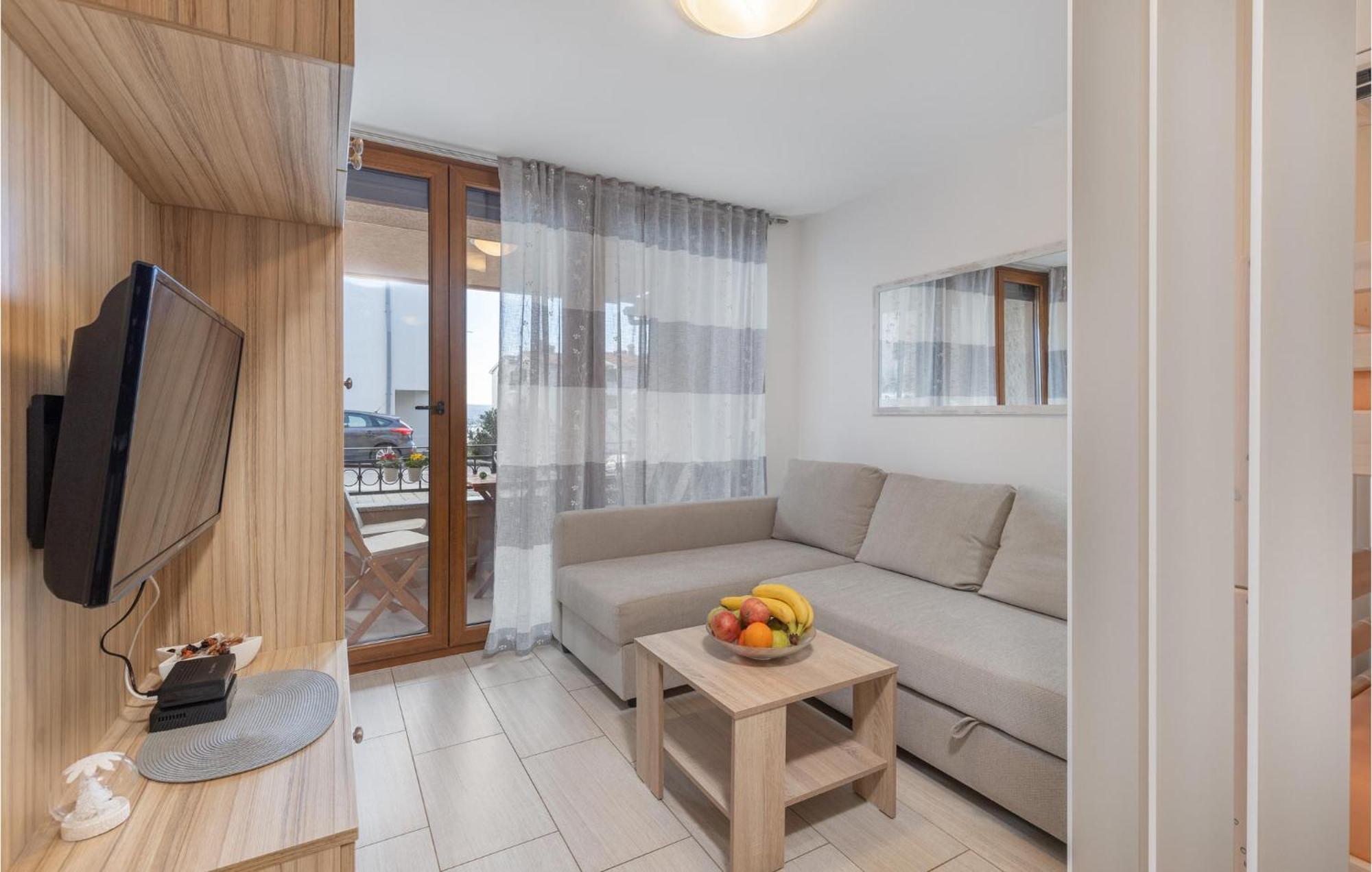 Cozy Apartment In Crikvenica With Kitchen Eksteriør billede