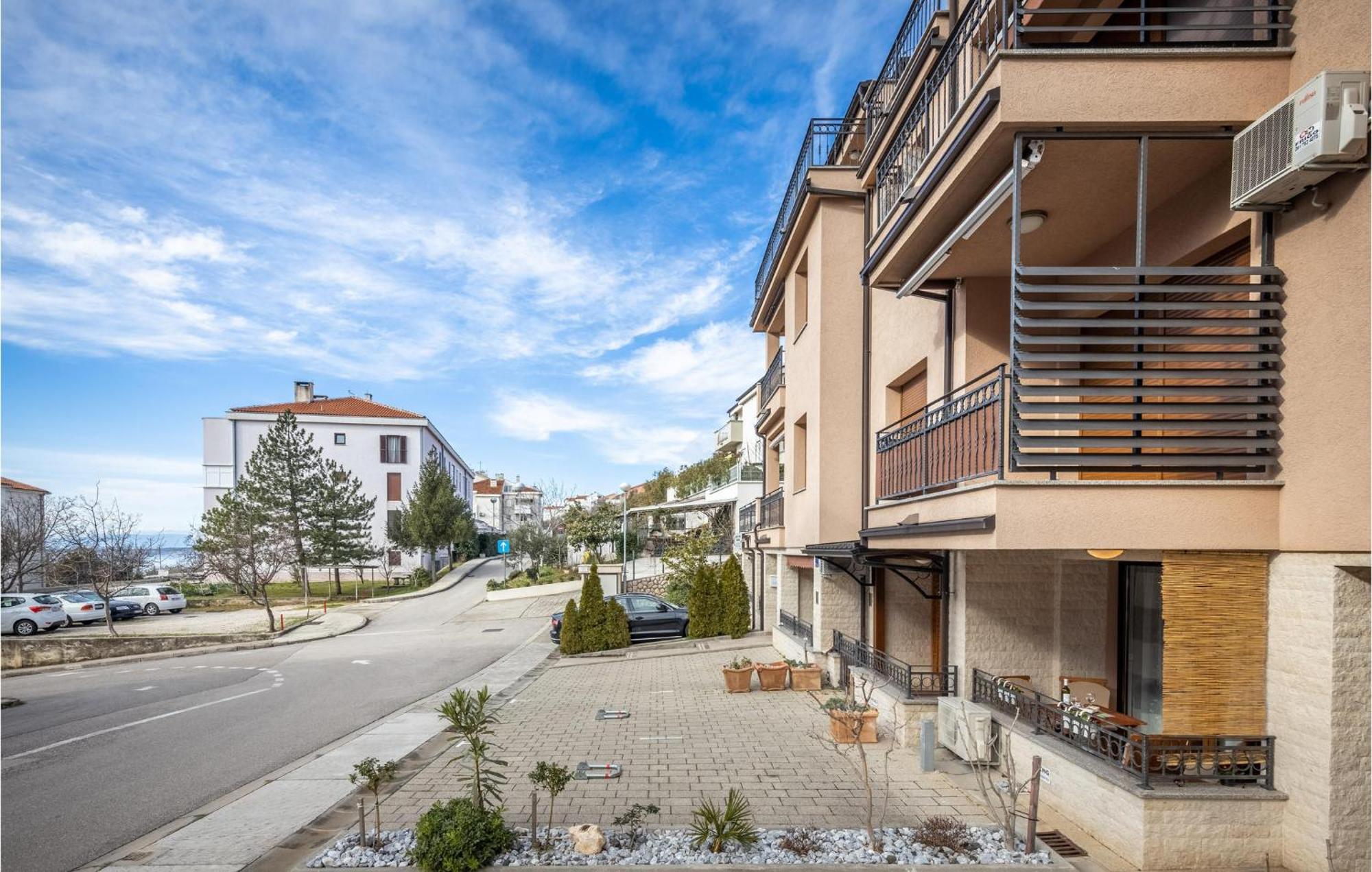 Cozy Apartment In Crikvenica With Kitchen Eksteriør billede