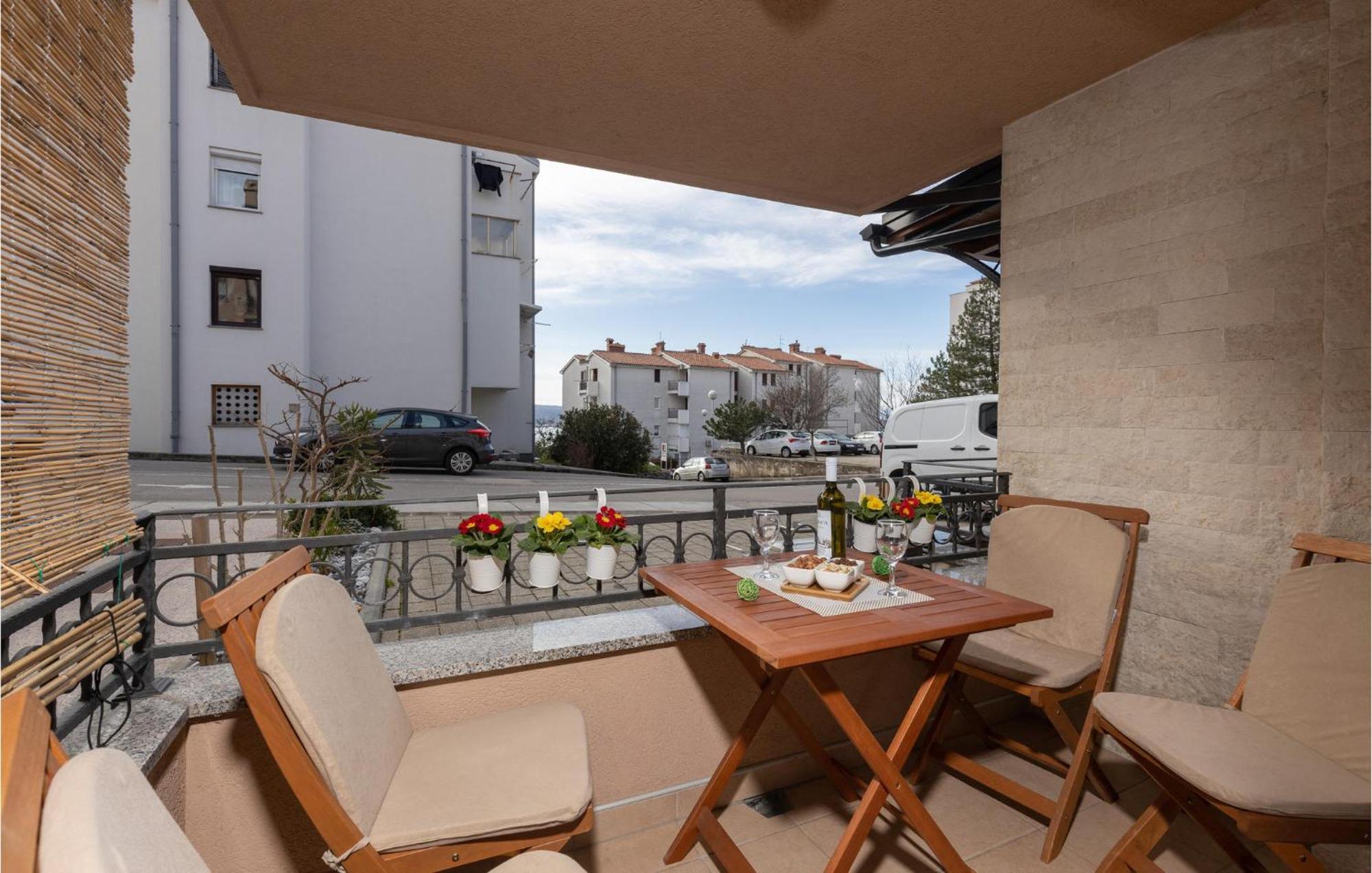 Cozy Apartment In Crikvenica With Kitchen Eksteriør billede