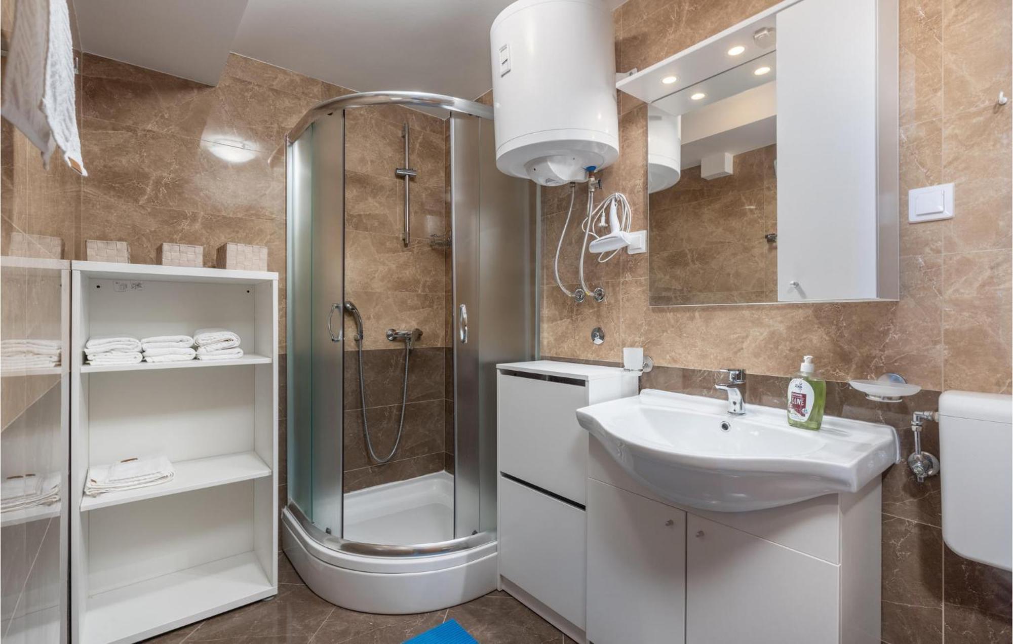 Cozy Apartment In Crikvenica With Kitchen Eksteriør billede