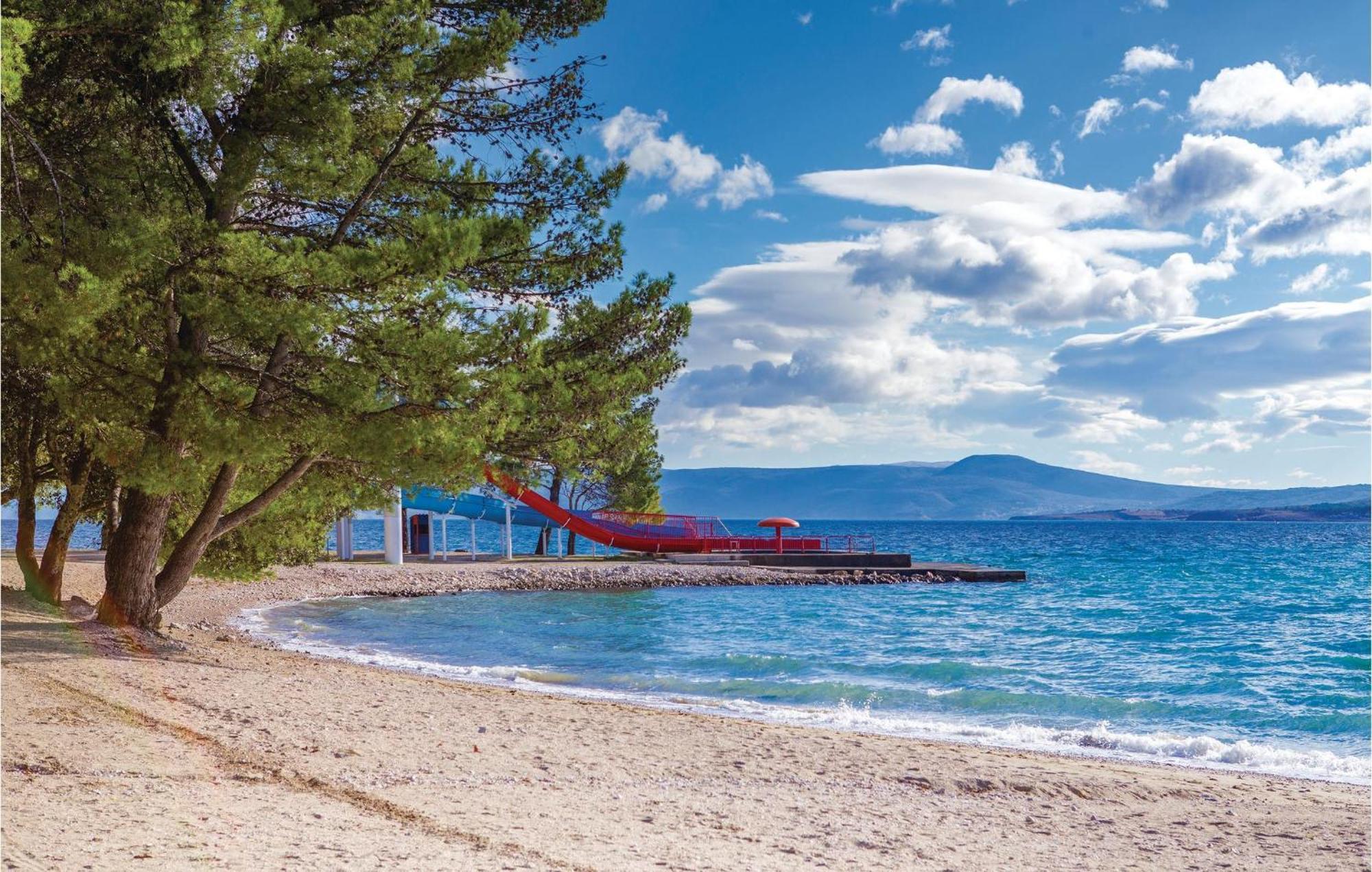 Cozy Apartment In Crikvenica With Kitchen Eksteriør billede