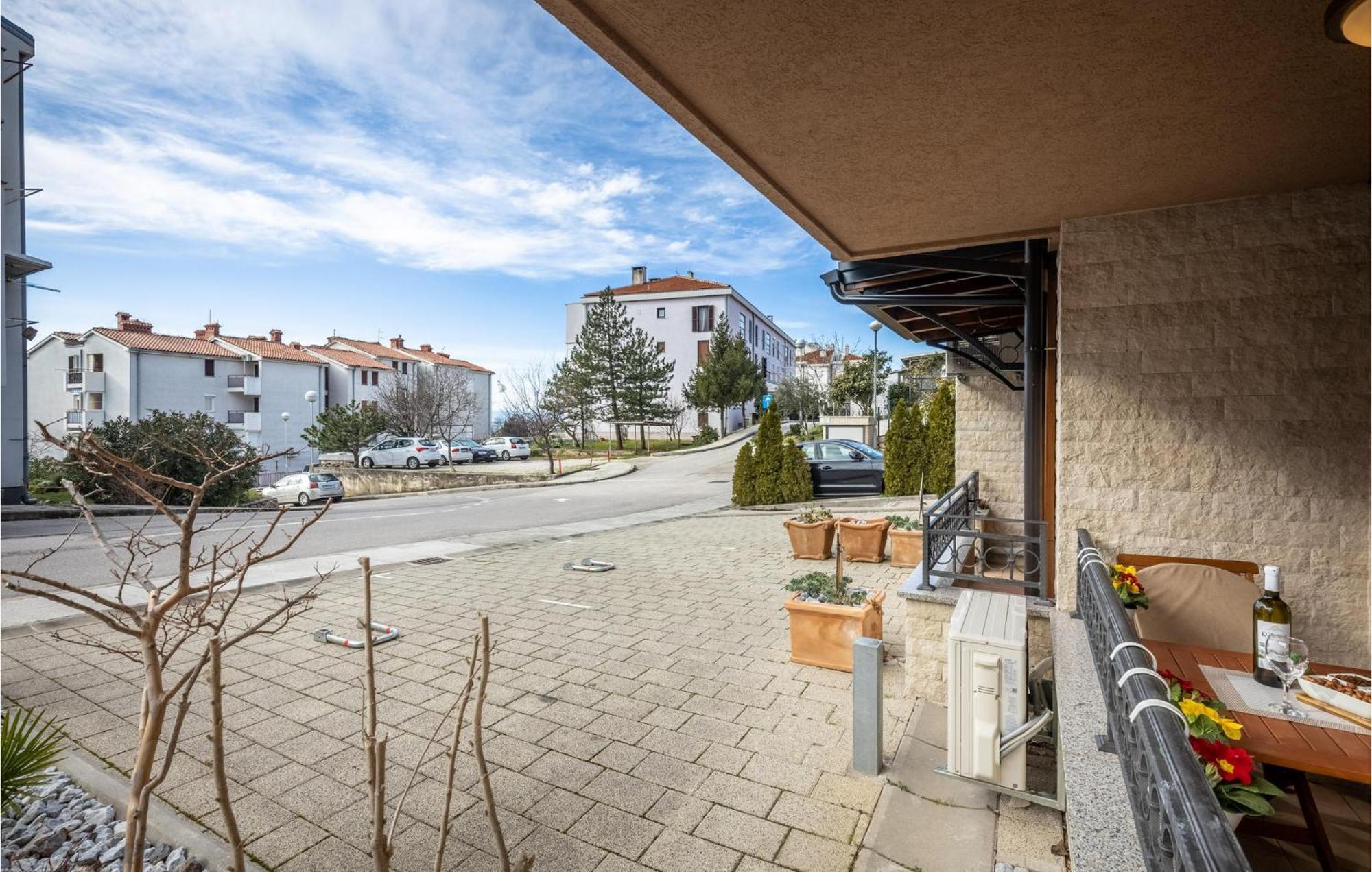 Cozy Apartment In Crikvenica With Kitchen Eksteriør billede