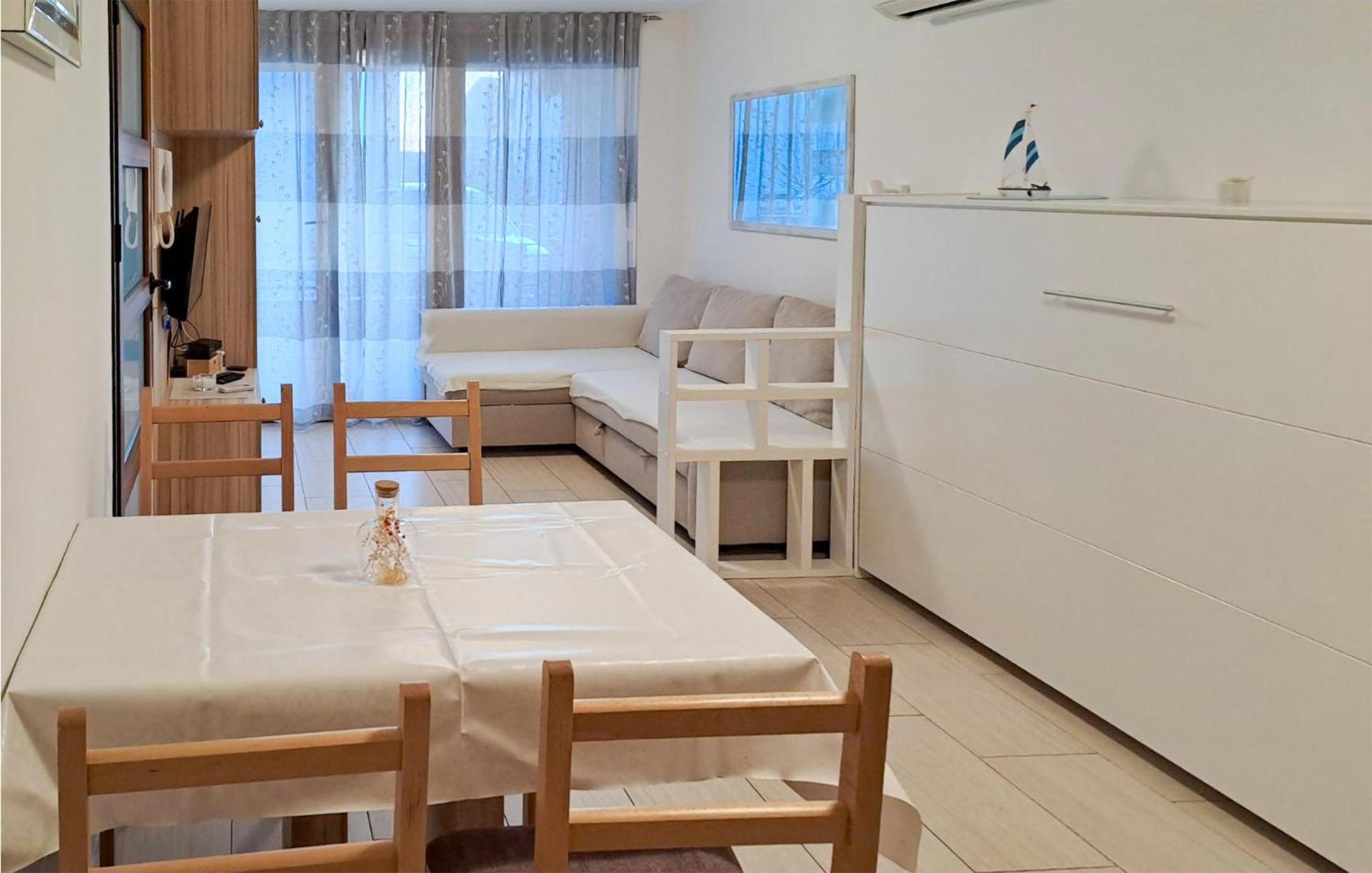 Cozy Apartment In Crikvenica With Kitchen Eksteriør billede