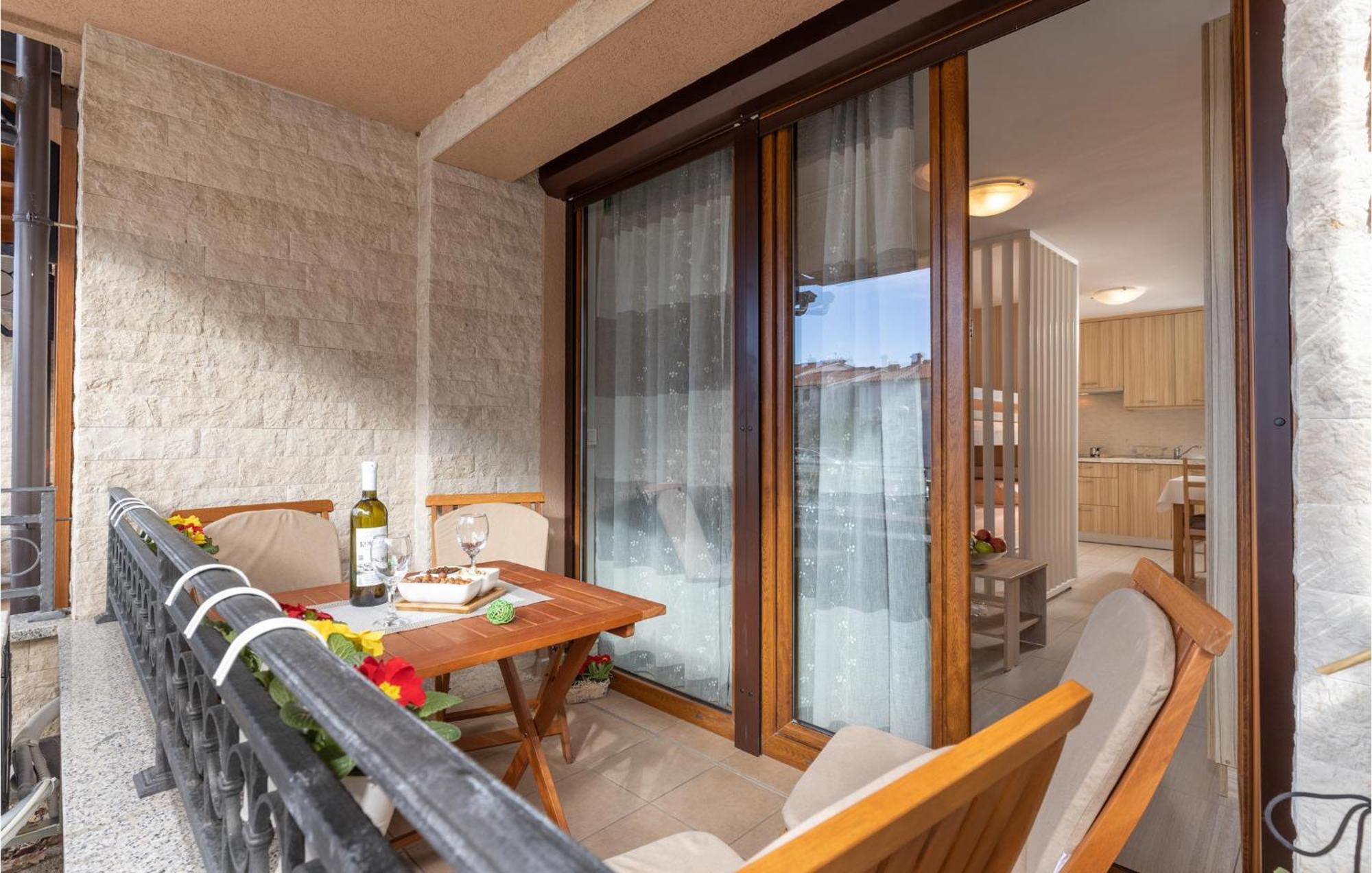 Cozy Apartment In Crikvenica With Kitchen Eksteriør billede