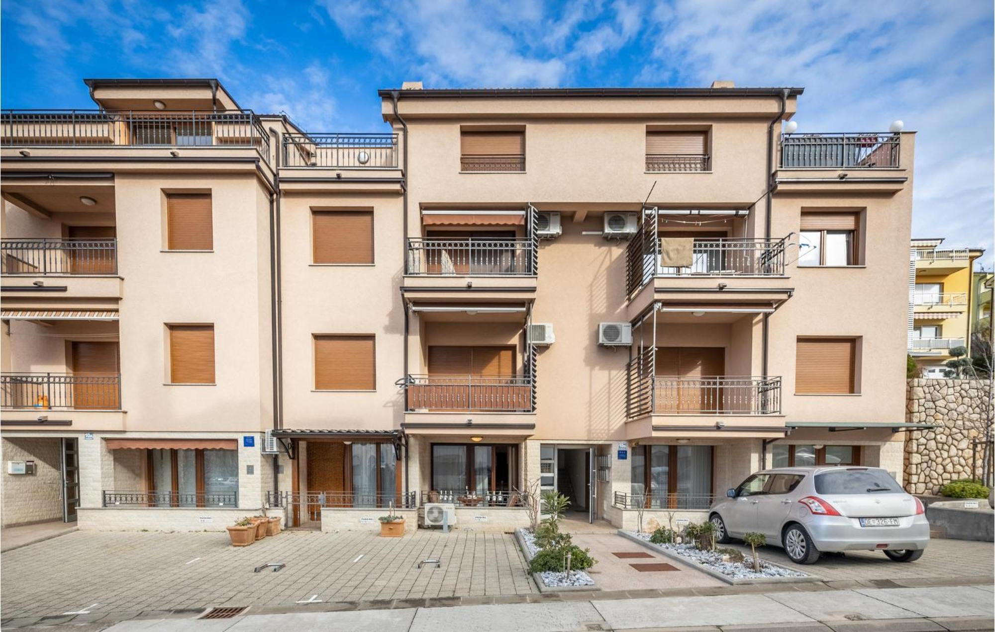 Cozy Apartment In Crikvenica With Kitchen Eksteriør billede